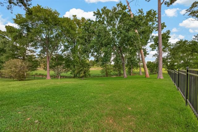 514 S Shadowbend Avenue, Friendswood, TX 77546