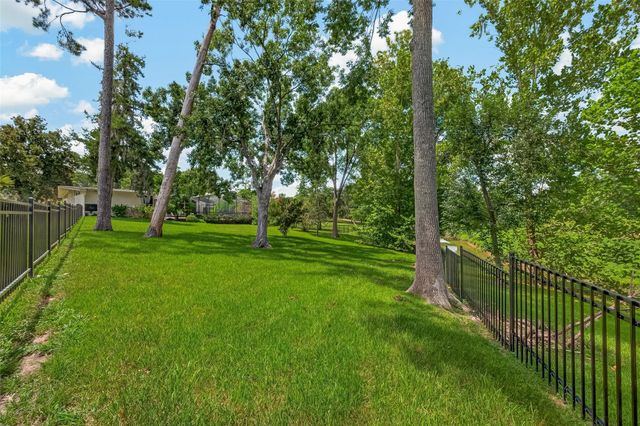 514 S Shadowbend Avenue, Friendswood, TX 77546