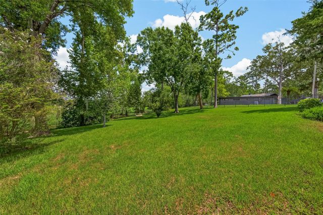 514 S Shadowbend Avenue, Friendswood, TX 77546