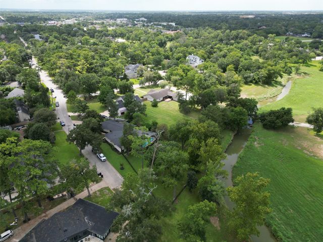 514 S Shadowbend Avenue, Friendswood, TX 77546