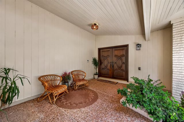 514 S Shadowbend Avenue, Friendswood, TX 77546