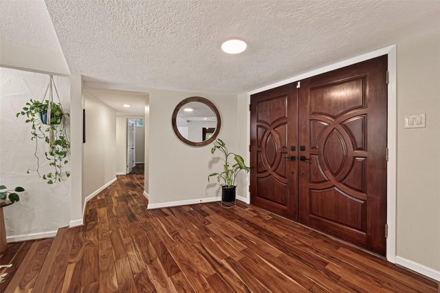 514 S Shadowbend Avenue, Friendswood, TX 77546