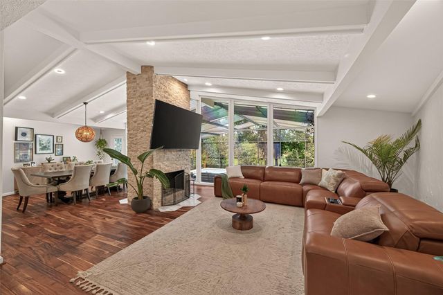 514 S Shadowbend Avenue, Friendswood, TX 77546