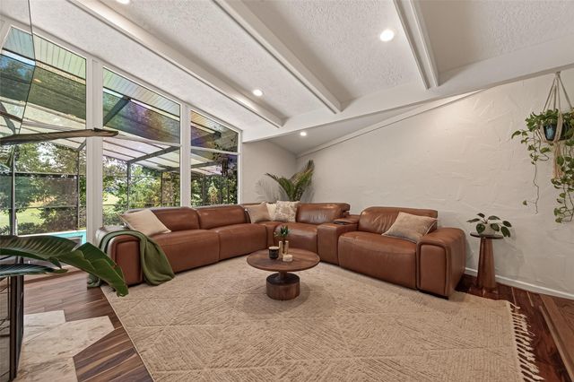 514 S Shadowbend Avenue, Friendswood, TX 77546