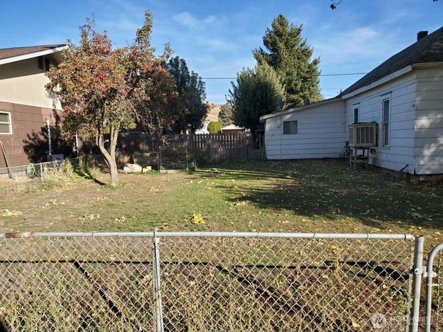 100 Main Street, Starbuck, WA 99359