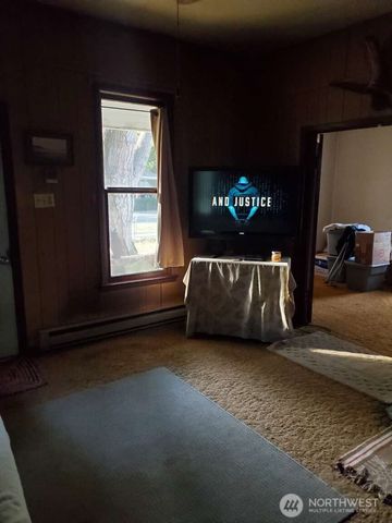 100 Main Street, Starbuck, WA 99359