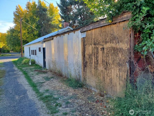 100 Main Street, Starbuck, WA 99359