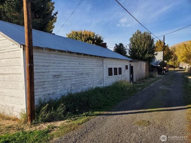 100 Main Street, Starbuck, WA 99359