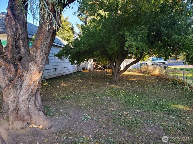 100 Main Street, Starbuck, WA 99359