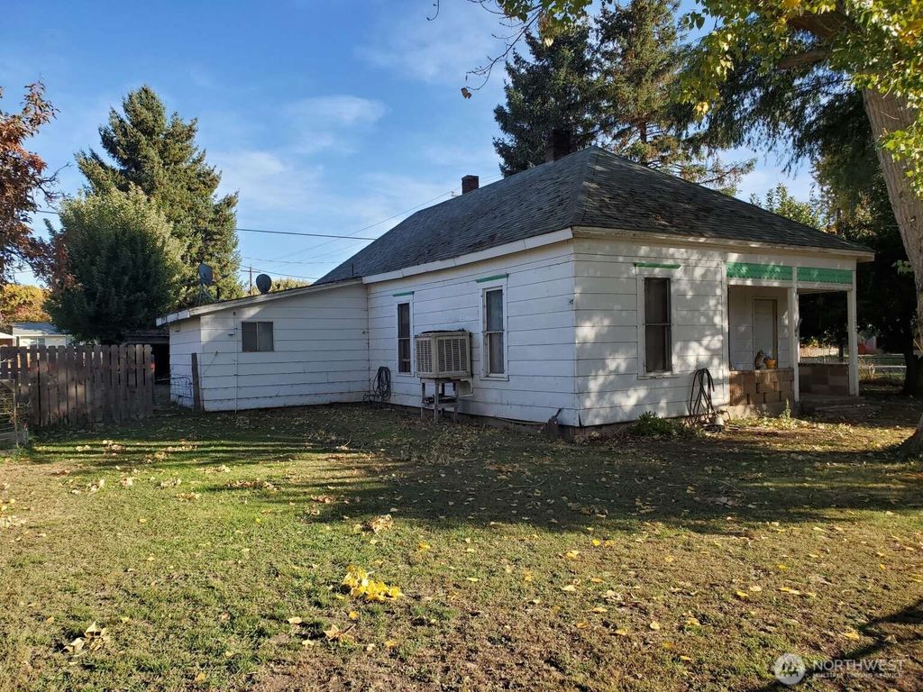 100 Main Street, Starbuck, WA 99359