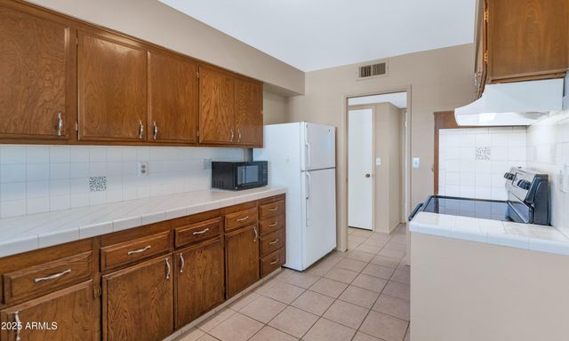 10126 W DESERT HILLS Drive, Sun City, AZ 85351