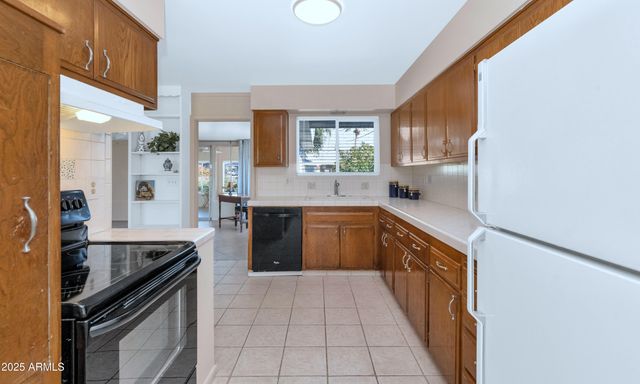 10126 W DESERT HILLS Drive, Sun City, AZ 85351