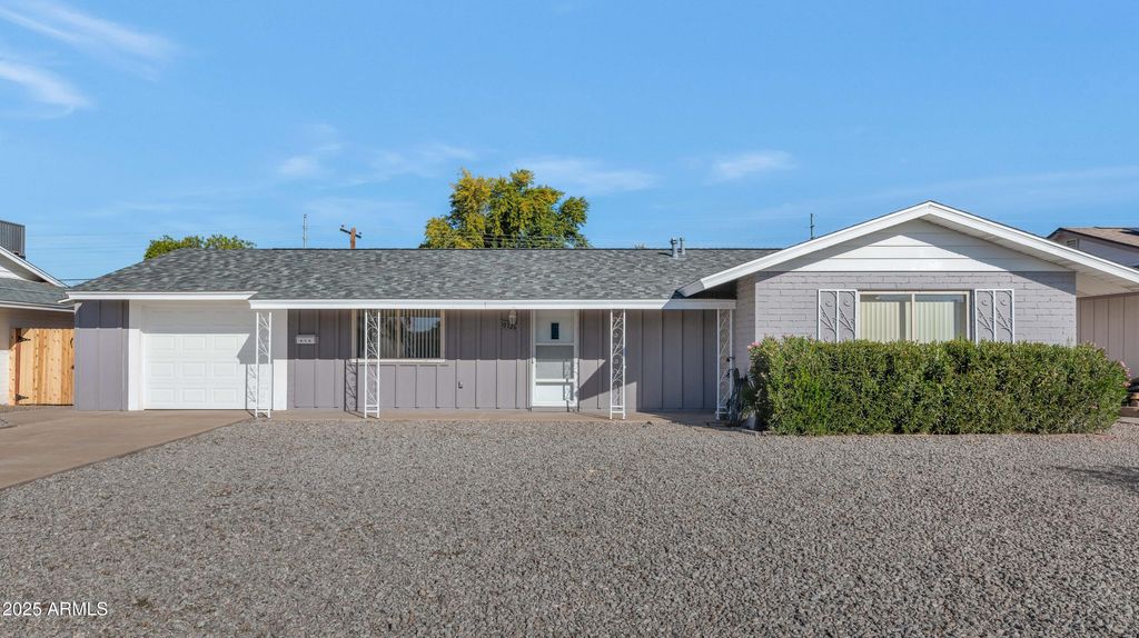 10126 W DESERT HILLS Drive, Sun City, AZ 85351