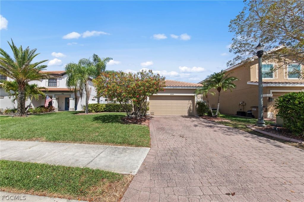 2061 Cape Heather CIR, Cape Coral, FL 33991