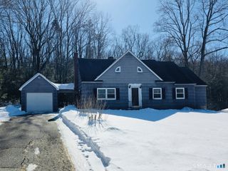 59 Birdsview Avenue, New Hartford, CT 06057