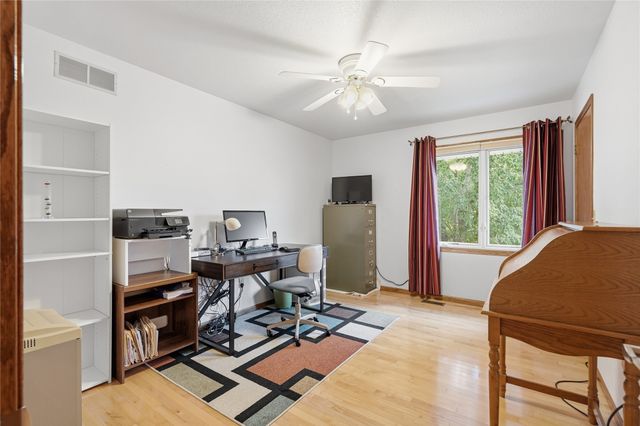 8221 Oakwood Drive, Urbandale, IA 50322
