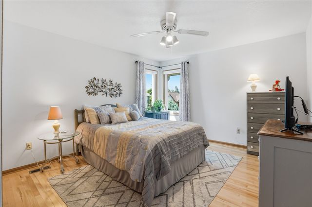 8221 Oakwood Drive, Urbandale, IA 50322