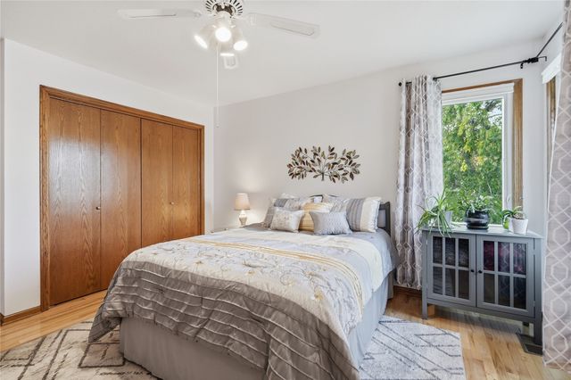 8221 Oakwood Drive, Urbandale, IA 50322