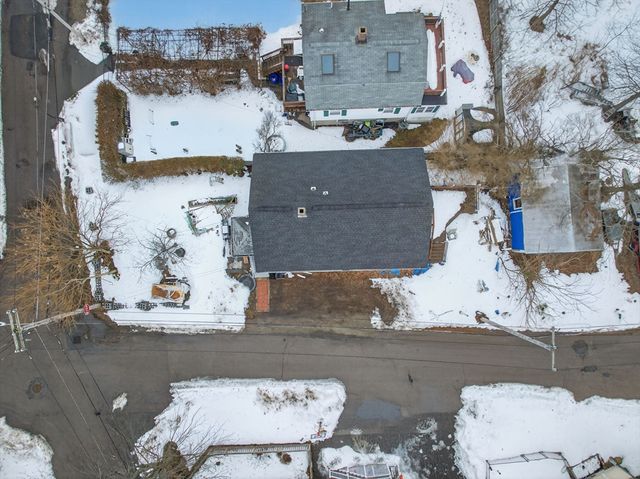 11 Cleaves St, Quincy, MA 02171