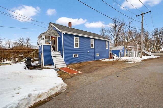 11 Cleaves St, Quincy, MA 02171