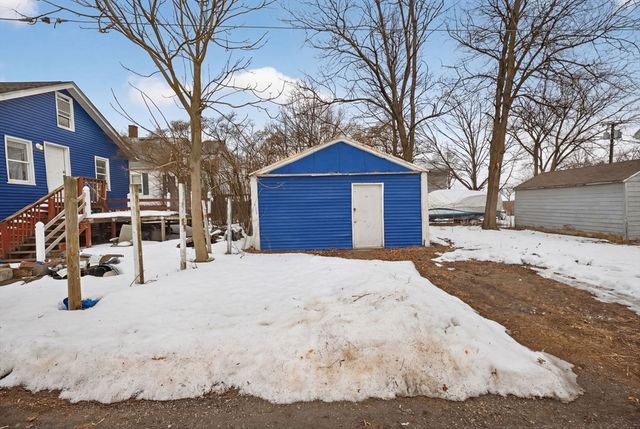 11 Cleaves St, Quincy, MA 02171