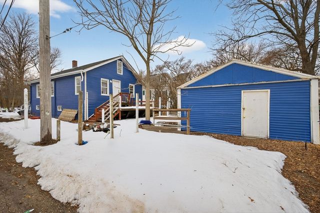 11 Cleaves St, Quincy, MA 02171