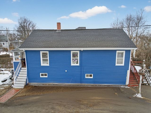 11 Cleaves St, Quincy, MA 02171