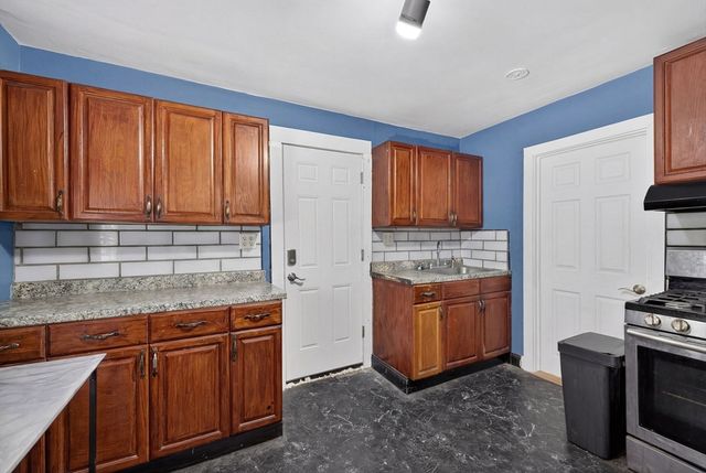 11 Cleaves St, Quincy, MA 02171