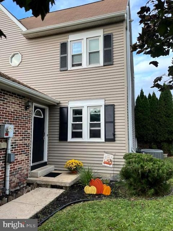 409 WASHINGTON BLVD, Womelsdorf, PA 19567