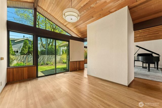 2258 40th Avenue E, Seattle, WA 98112