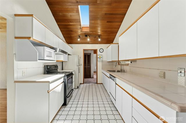 2258 40th Avenue E, Seattle, WA 98112