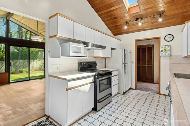 2258 40th Avenue E, Seattle, WA 98112