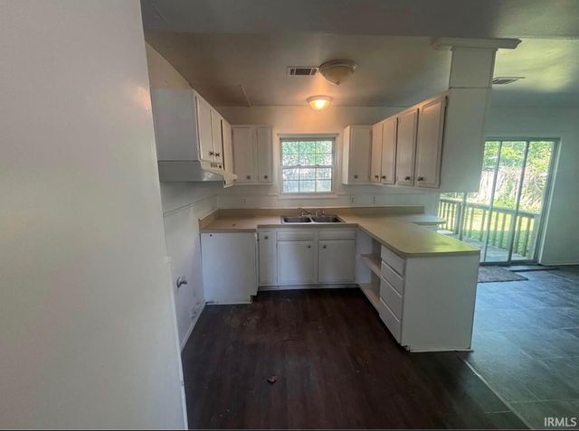 2401 Beech Drive, Evansville, IN 47714