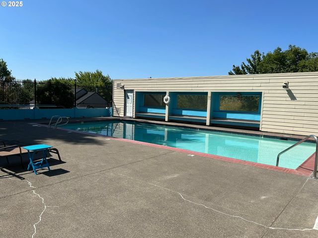 361 Ne VILLAGE SQUIRE Ave 4, Gresham, OR 97030