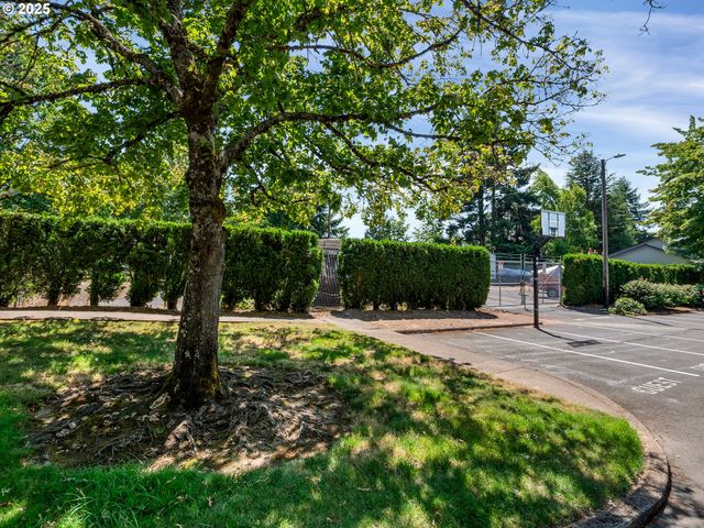 361 Ne VILLAGE SQUIRE Ave 4, Gresham, OR 97030