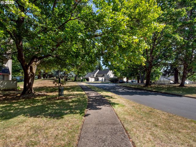 361 Ne VILLAGE SQUIRE Ave 4, Gresham, OR 97030