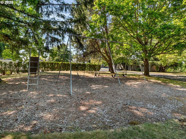 361 Ne VILLAGE SQUIRE Ave 4, Gresham, OR 97030