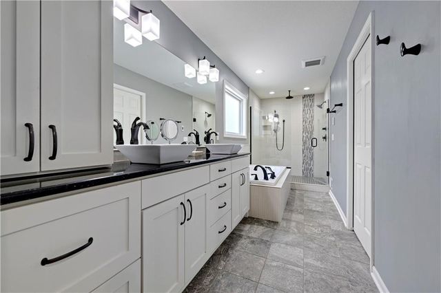 3 W Street, Lake Lotawana, MO 64086