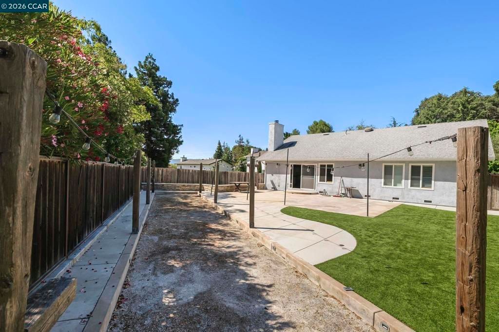 Image 29 of property listing at 11573 Fenwick Court, Dublin, CA 94568