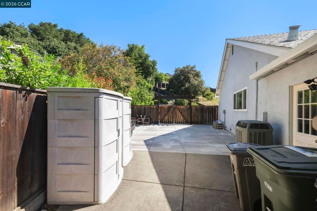 Image 31 of property listing at 11573 Fenwick Court, Dublin, CA 94568