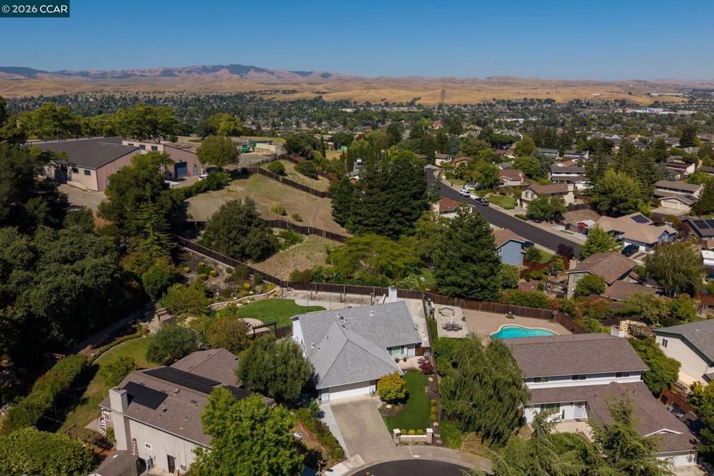 Image 33 of property listing at 11573 Fenwick Court, Dublin, CA 94568