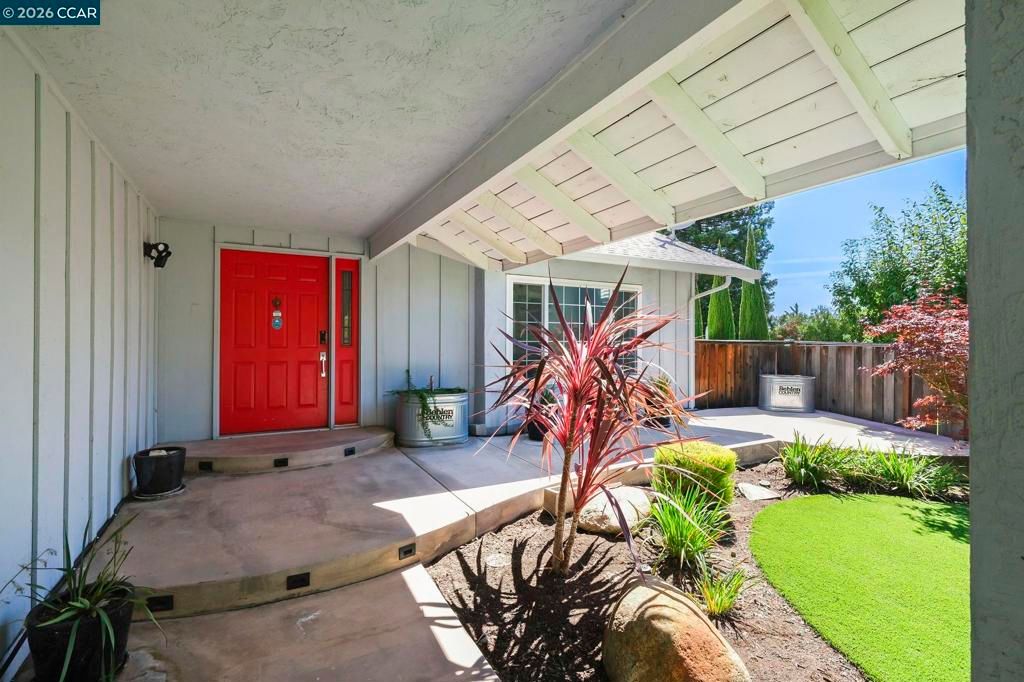 Image 4 of property listing at 11573 Fenwick Court, Dublin, CA 94568