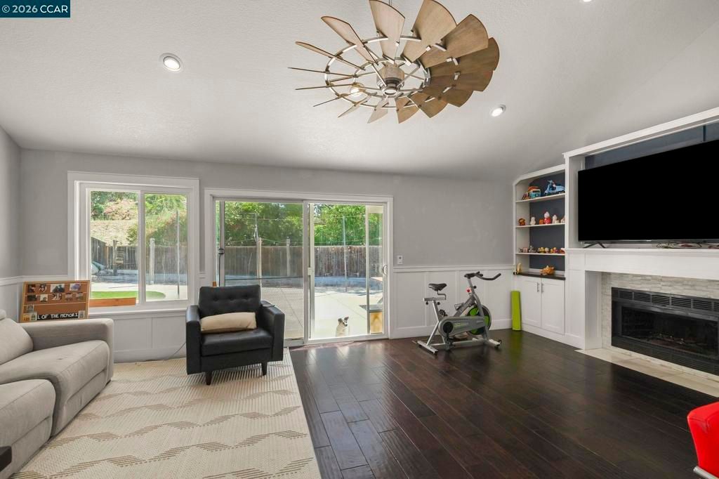 Image 6 of property listing at 11573 Fenwick Court, Dublin, CA 94568