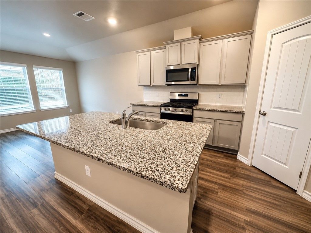 1417 Maverick, Sinton, TX 78387 — photo 3