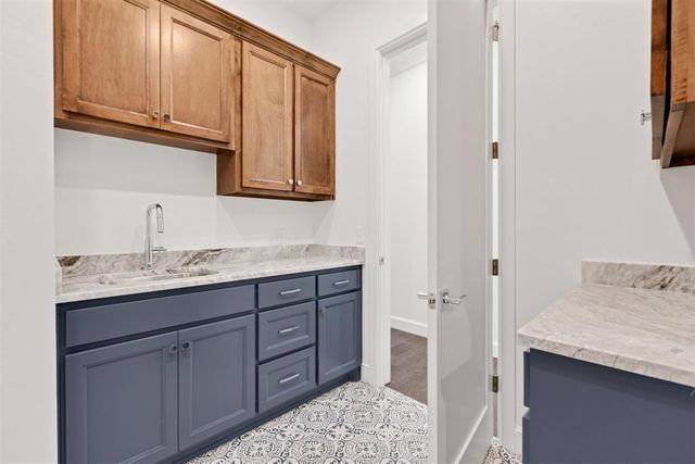 8201 Amber Ridge Drive, Edmond, OK 73034