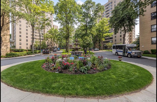 8 Fordham Oval 16B, Bronx, NY 10468