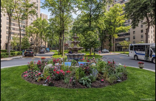 8 Fordham Oval 16B, Bronx, NY 10468