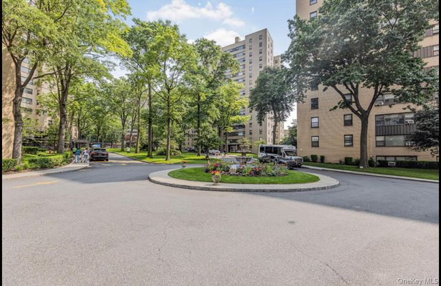 8 Fordham Oval 16B, Bronx, NY 10468