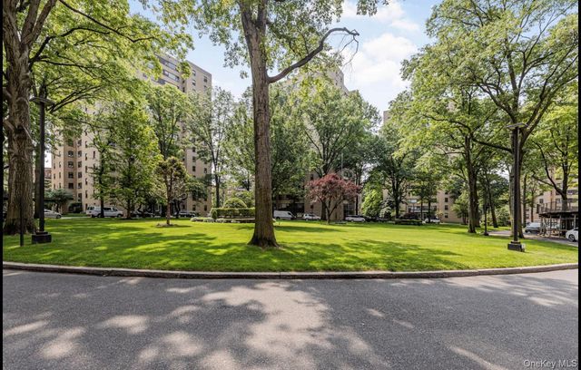 8 Fordham Oval 16B, Bronx, NY 10468
