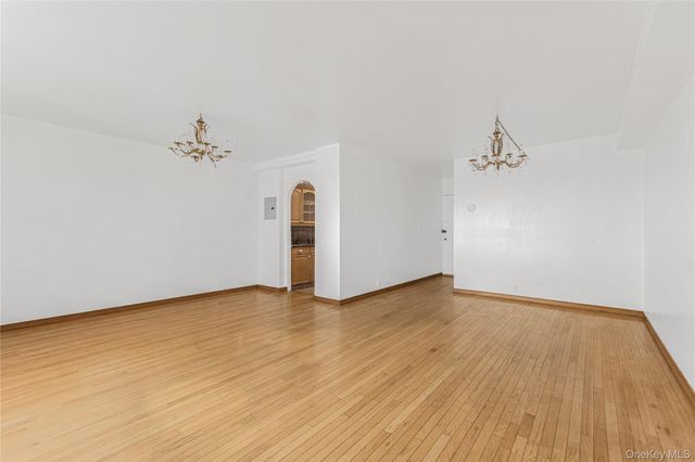 8 Fordham Oval 16B, Bronx, NY 10468